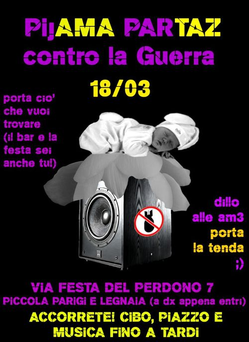 Unx bambinx che dorme sopra una cassa musicale, e sulla cassa c'è uno sticker contro la guerra